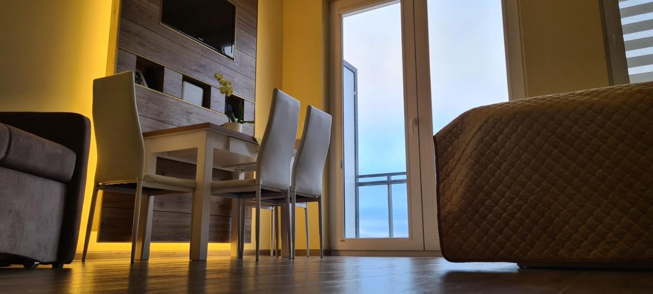 Apartament "Zloty Relaks" Tuz Przy Plazy Z Balkonem Z Widokiem Na Hel I Hamakami Puck Exterior photo